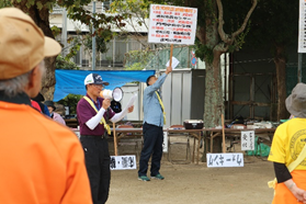 町内会ごとの避難所確認の様子